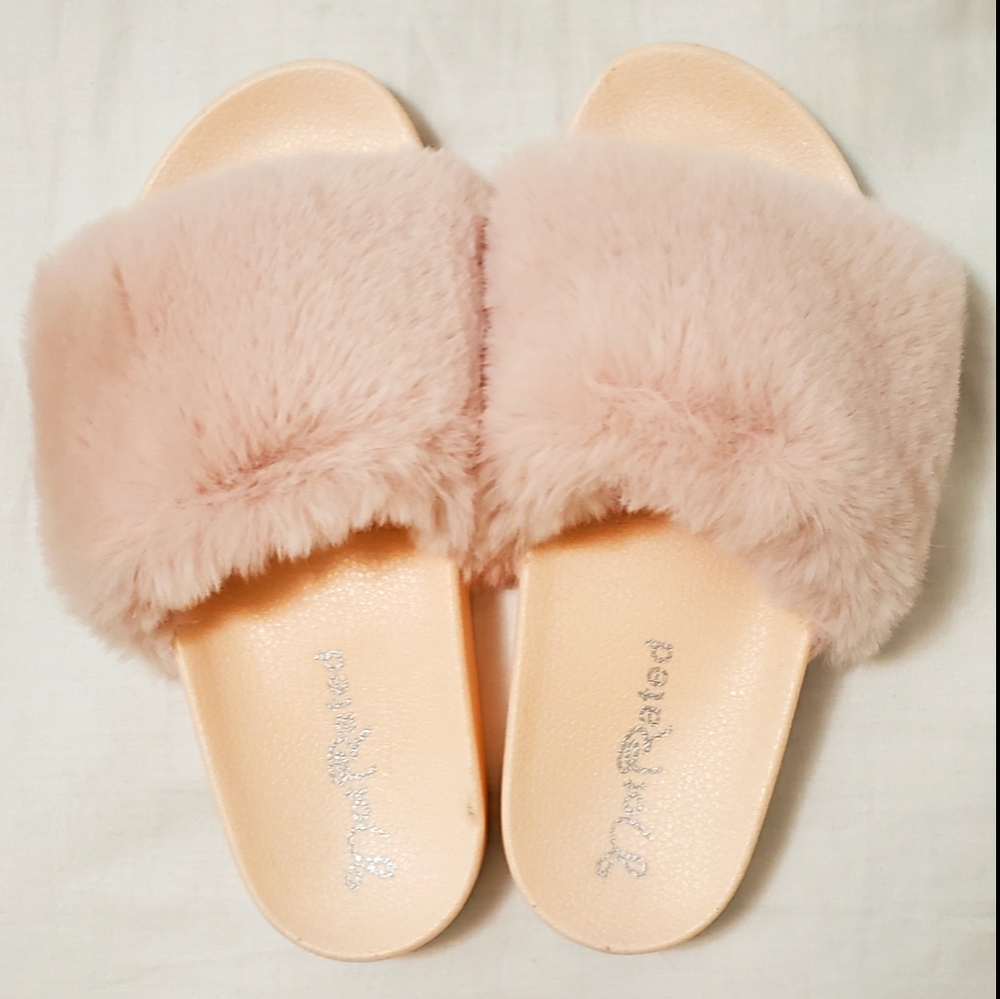 2/$20! NWOT Faux Fur Pink Slippers